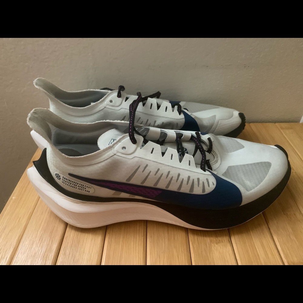 Women’s Nike Zoom Gravity Running Shoes sz 9